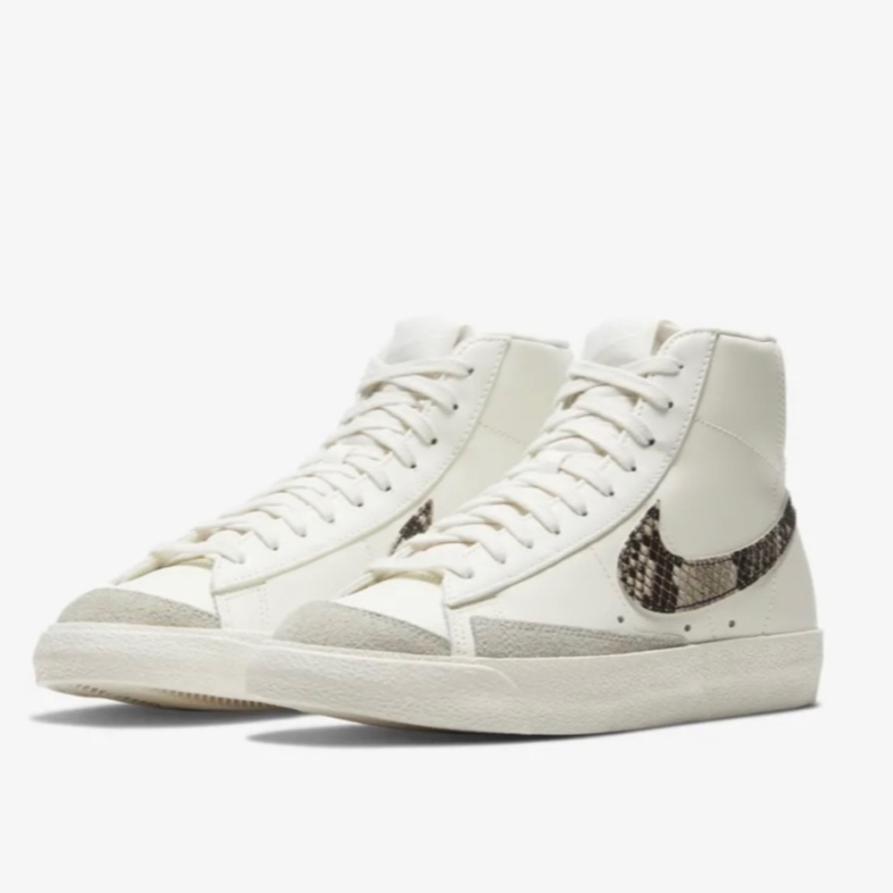 NEW Nike Women’s Blazer Mid 77